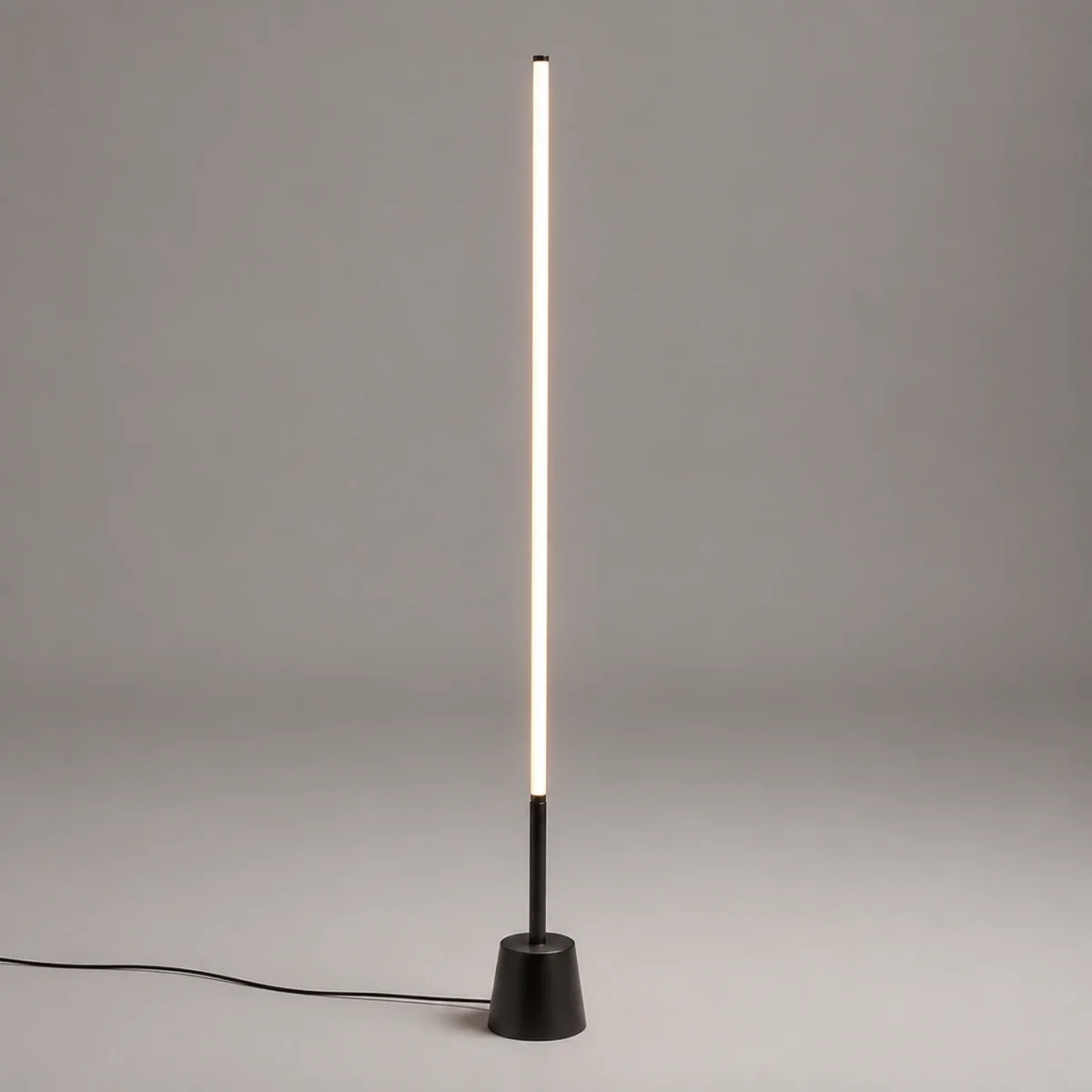 LUMIORBIT – 360° Floor Lamp for Refined Interior Ambience - Imagen 3