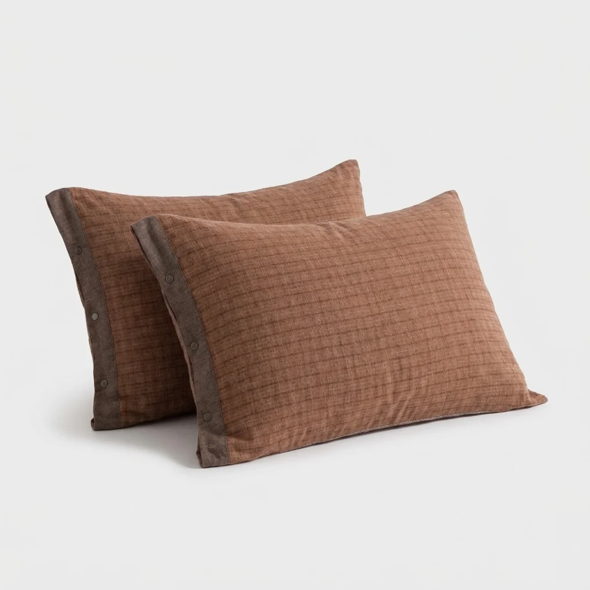 BUTTONPLAID – Mini Pillowcases with Refined Button Detail - Imagen 4
