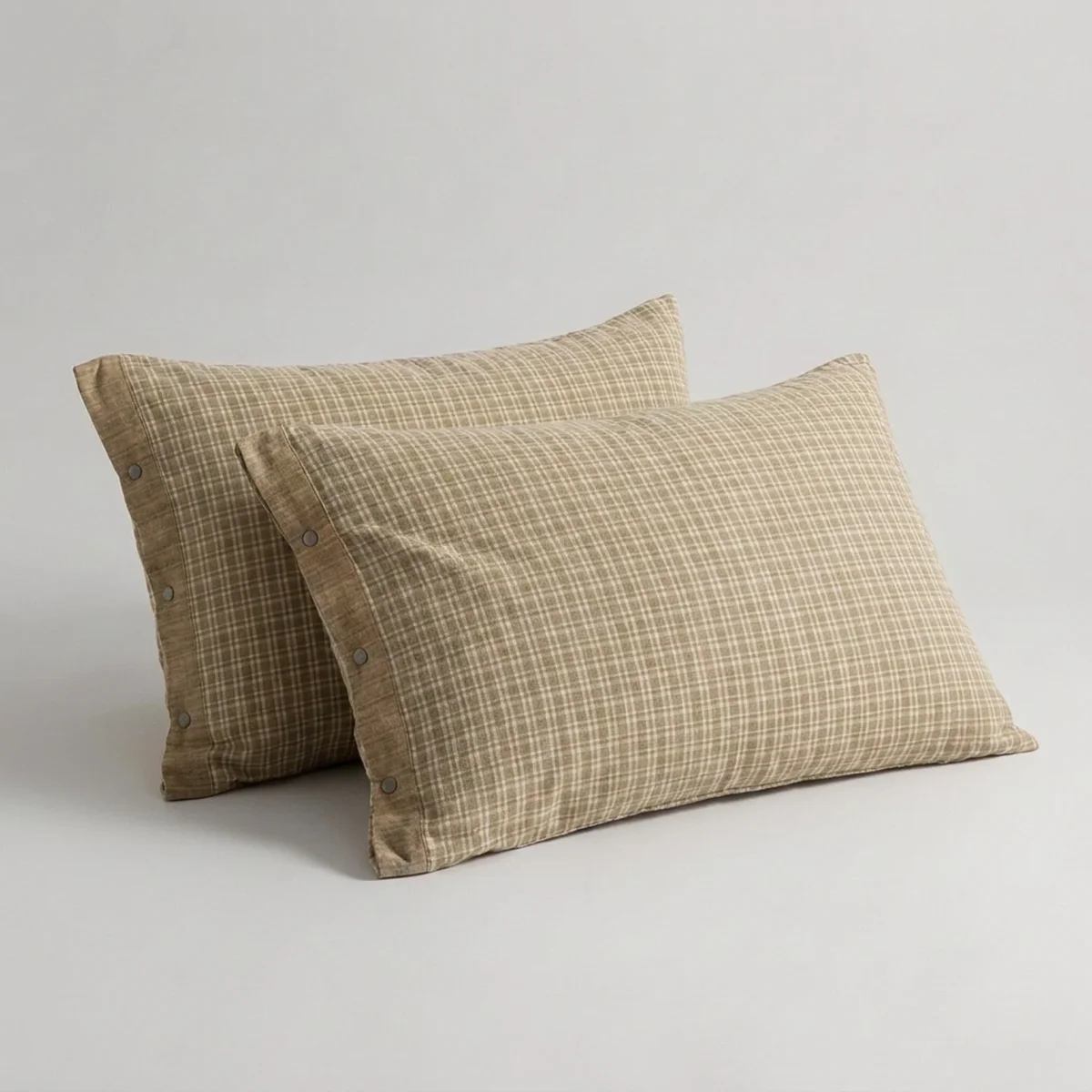 BUTTONPLAID – Mini Pillowcases with Refined Button Detail - Imagen 6