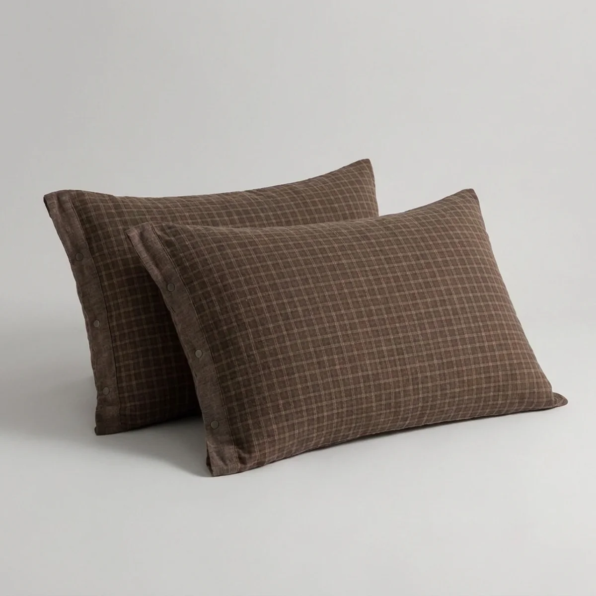 BUTTONPLAID – Mini Pillowcases with Refined Button Detail - Imagen 7