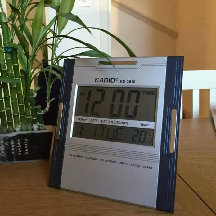Reloj decorativo para escritorio o pared con alarma, temperatura y calendario - Imagen 3