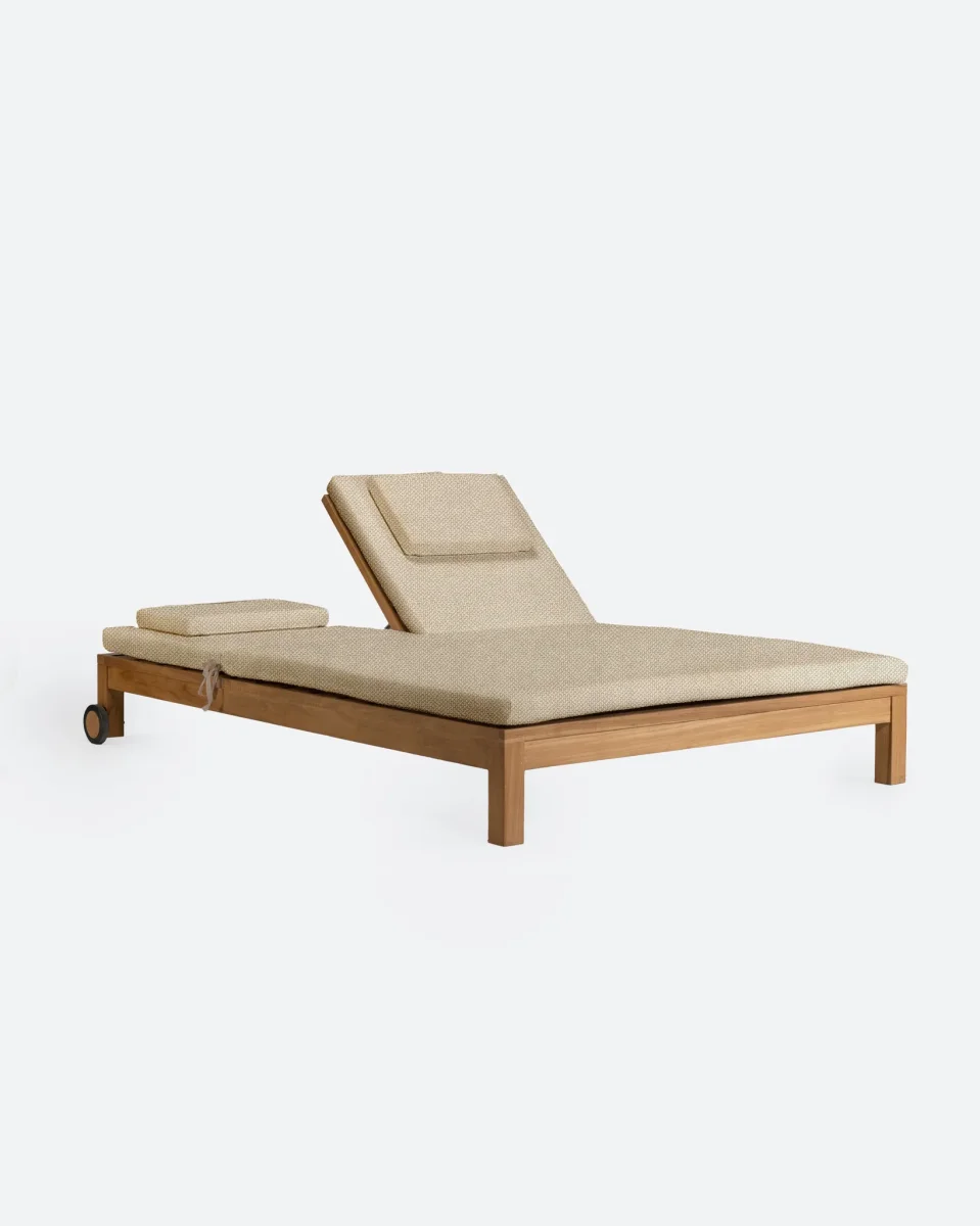 Tumbona de exterior GENESIS de madera de teca 201 x 139 x 27 cm con colchón color marfil (Ivory) - Imagen 4