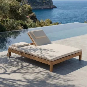 Tumbona de exterior GENESIS de madera de teca 201 x 139 x 27 cm con colchón color marfil (Ivory)