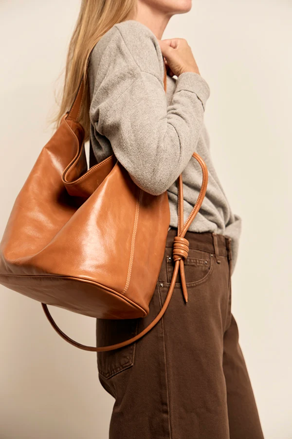 BOLSO CUBO L COGNAC ANILINA - Imagen 5